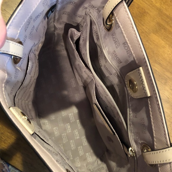 Beautiful Michael Kors handbag - Picture 2 of 8